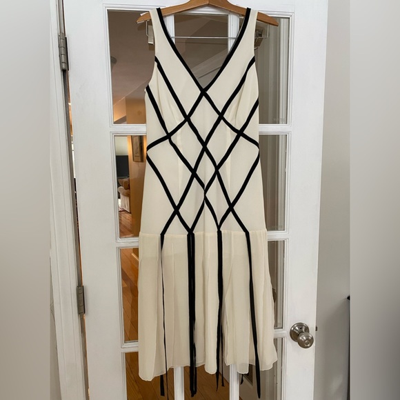Nicole Miller Dresses & Skirts - Stunning Nicole Miller Collection Silk Dress Size 6